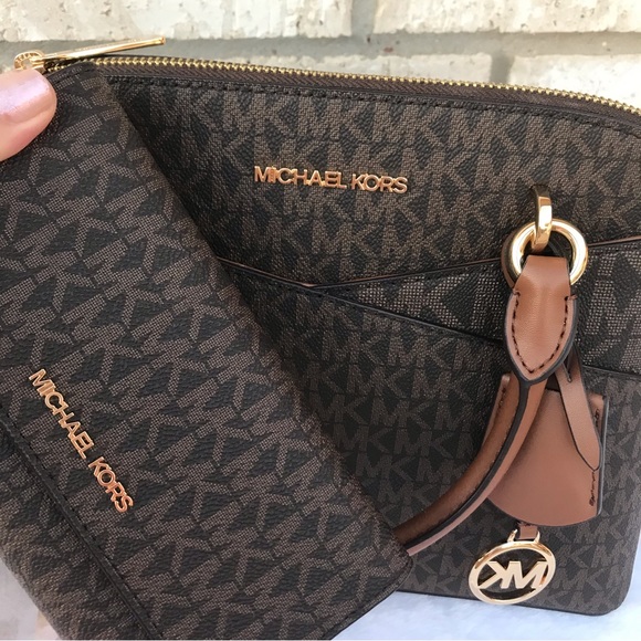 Michael Kors Purse And Wallet - Picture 2 of 11